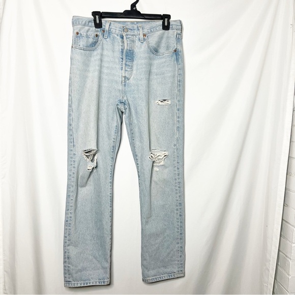 Levi 501 Button Fly Light Wash Distressed Jeans Size 30 - Picture 1 of 6